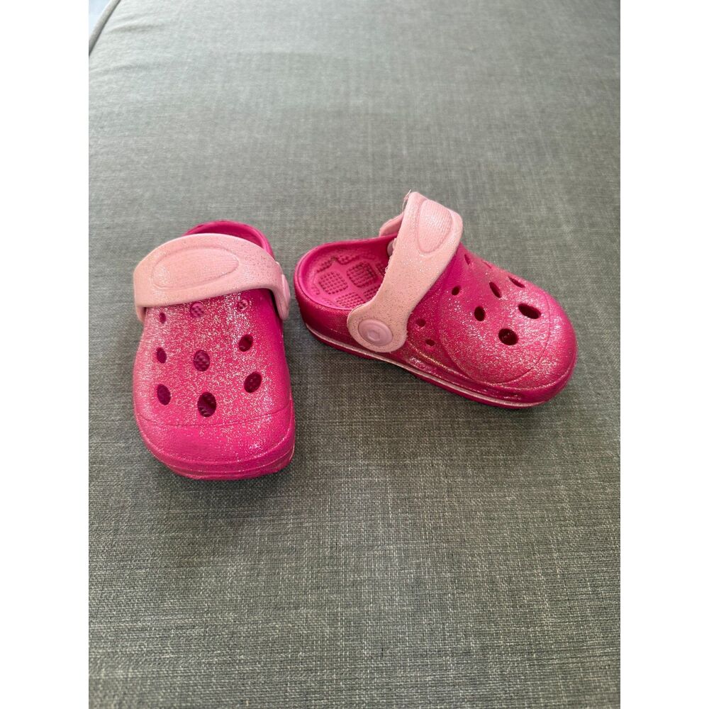 toddler glittery pink crocs 5